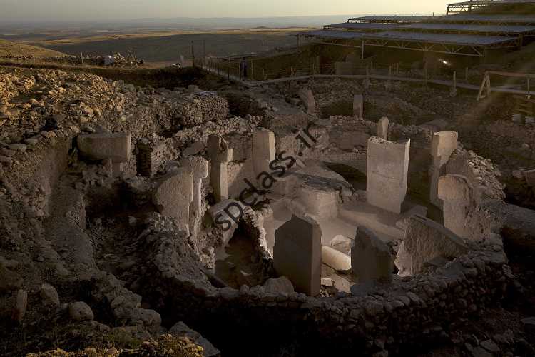 کشف رمز و راز شهاب سنگ های مخرب در مجسمه های 13000 ساله!